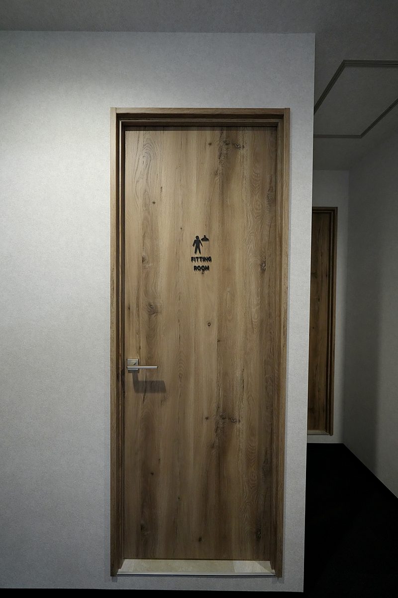 Door of the fitting room